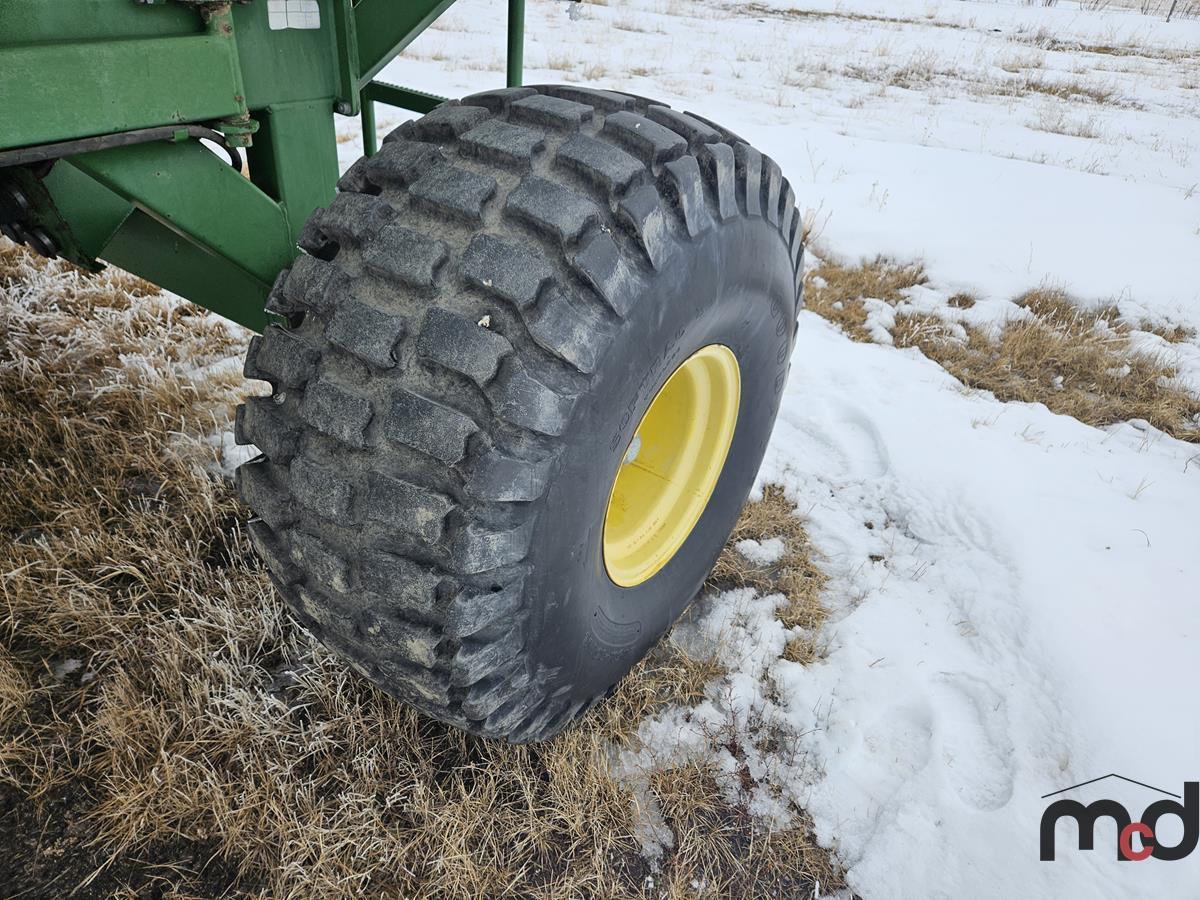 John Deere 655 Air Seeder w/ John Deere 777 Cart